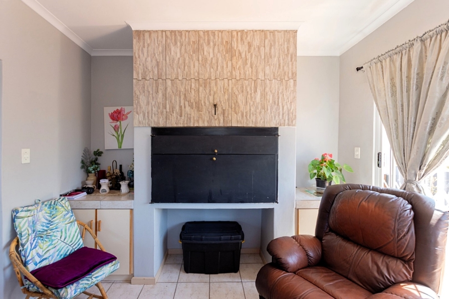 3 Bedroom Property for Sale in Bergzicht Western Cape